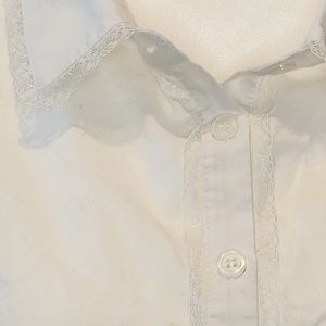 White sleeveless collared shit